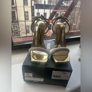 NWT and box. Fashion Nova heels